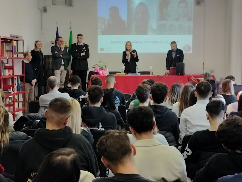 La giustizia adotta la scuola foto 2